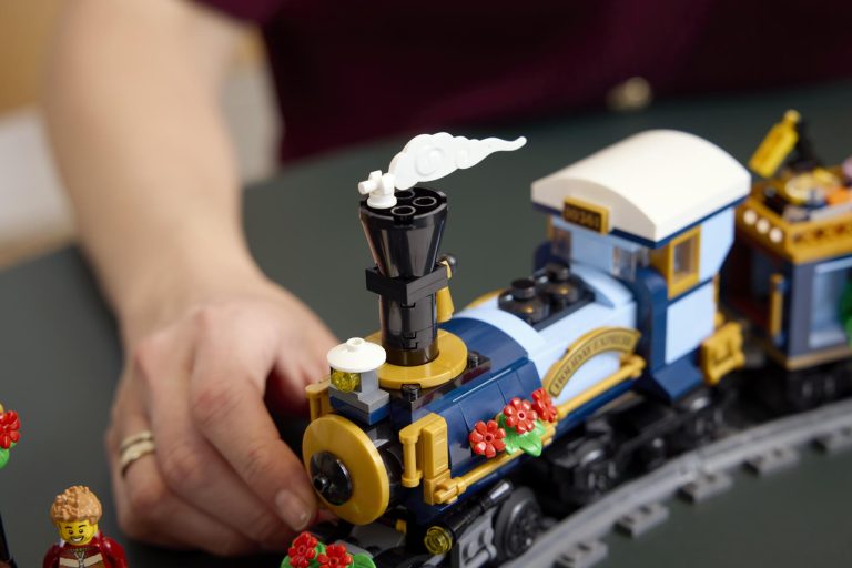 Zwei neue LEGO® Festtagshighlights für kreative Bauabenteuer
