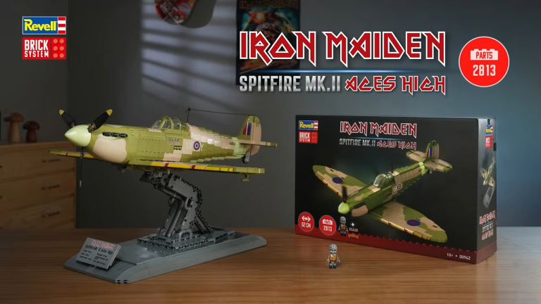 Revell Brick System Iron Maiden Spitfire Mk. II Aces High bringt Heavy-Metal-Legende ins Klemmbaustein-Regal
