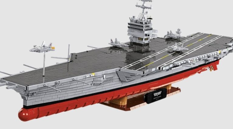 COBI präsentiert riesigen Top Gun Flugzeugträger