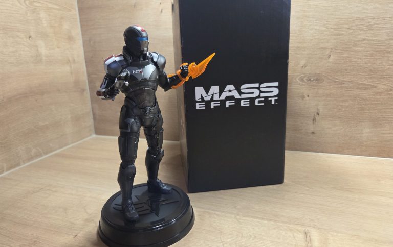 Dark Horse Mass Effect Commander John Shepard PVC Statue Test/Review