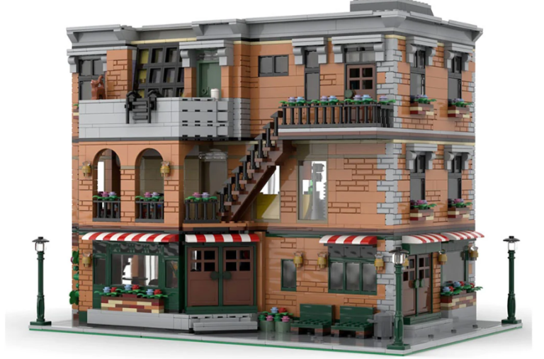 Friends als riesiges Klemmbaustein-Gebäude: Fanbrick bringt Central Perk und Apartments zusammen