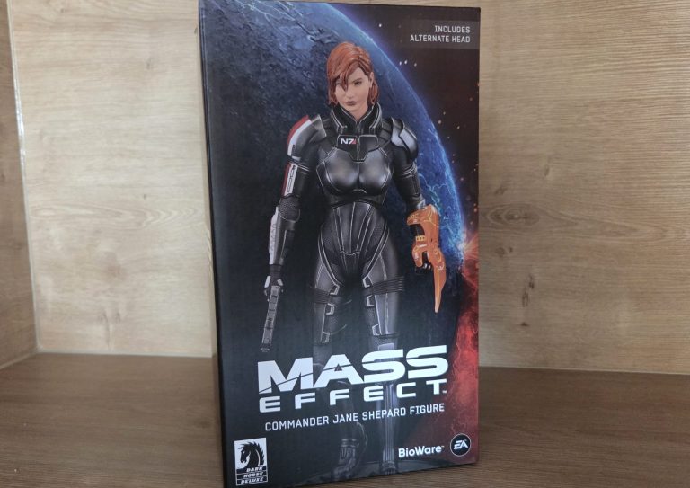 Dark Horse Mass Effect Commander Jane Shepard PVC Statue Test/Review