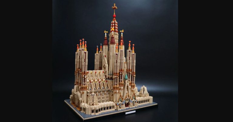 Fanbrick: Diese gewaltige Sagrada Família aus Klemmbausteinen ist nichts für kleine Regale